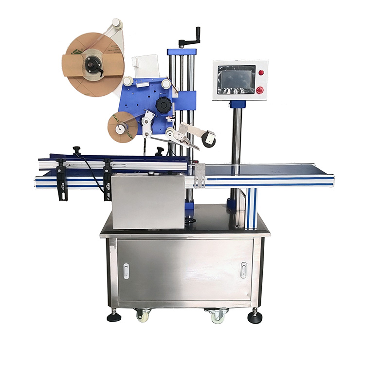 Flat labeling machine