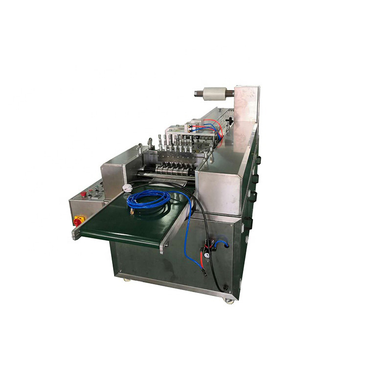 Four side sealing disposable wooden tongue depressor packaging machine